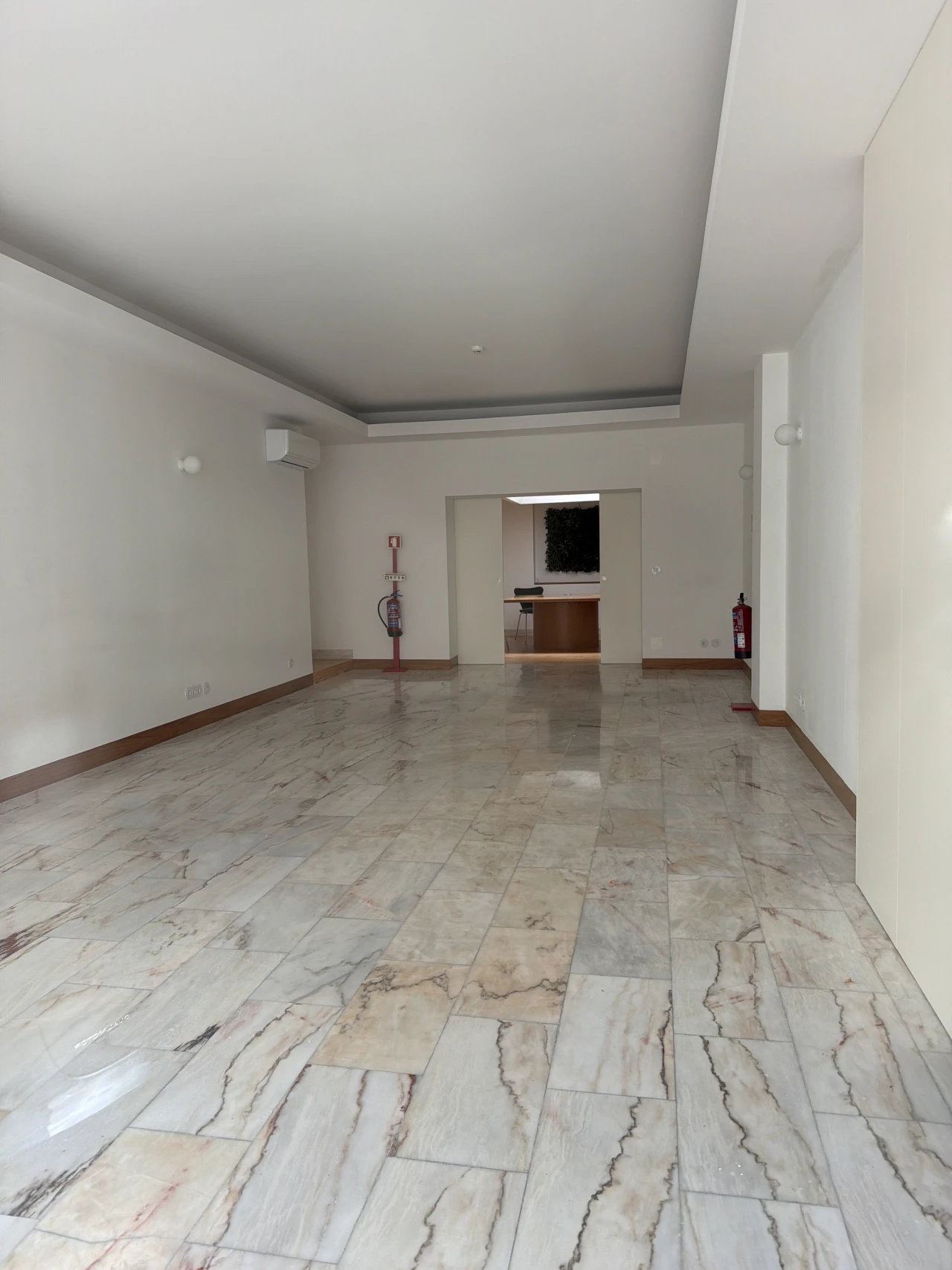 Loja para Arrendamento em Sé Nova, Santa Cruz, Almedina e São Bartolomeu Foto 1