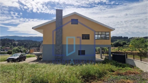 Moradia T3 para Venda em São Pedro de Agostem