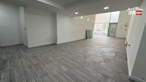 Loja para Venda em Santo António