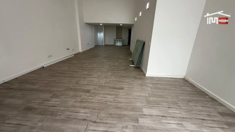 Loja para Venda em Santo António