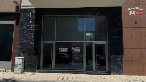 Loja para Venda em Santo António