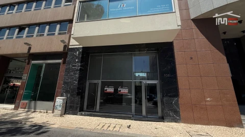 Loja para Venda em Santo António