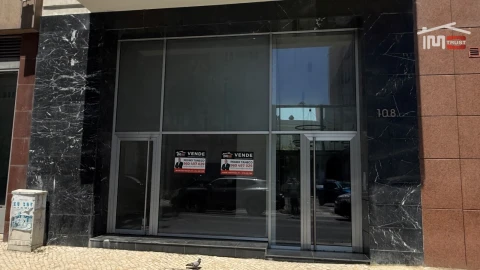 Loja para Venda em Santo António