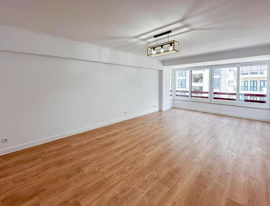 Apartamento T3 para Venda em São Domingos de Benfica Foto 3