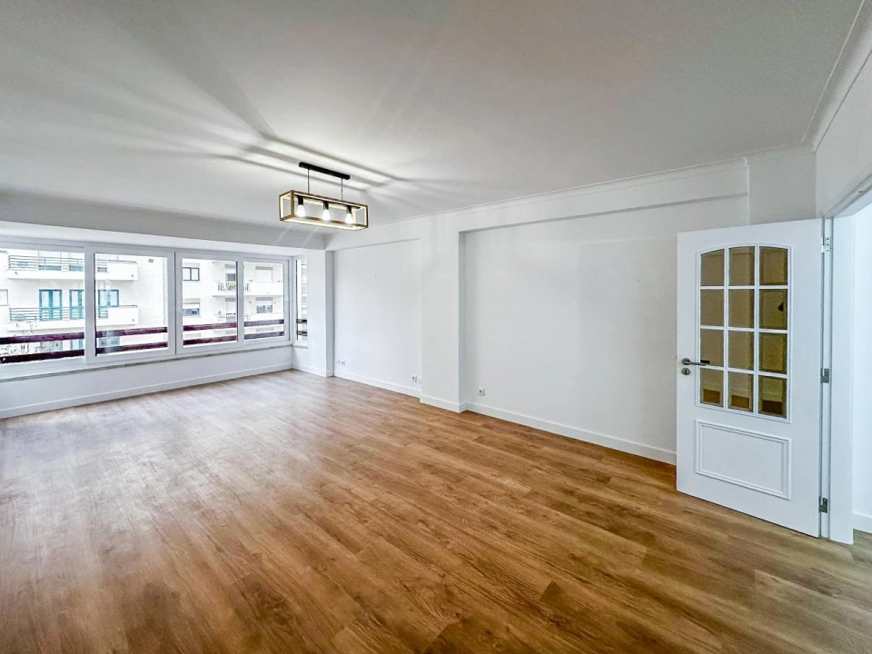 Apartamento T3 para Venda em São Domingos de Benfica Foto 1