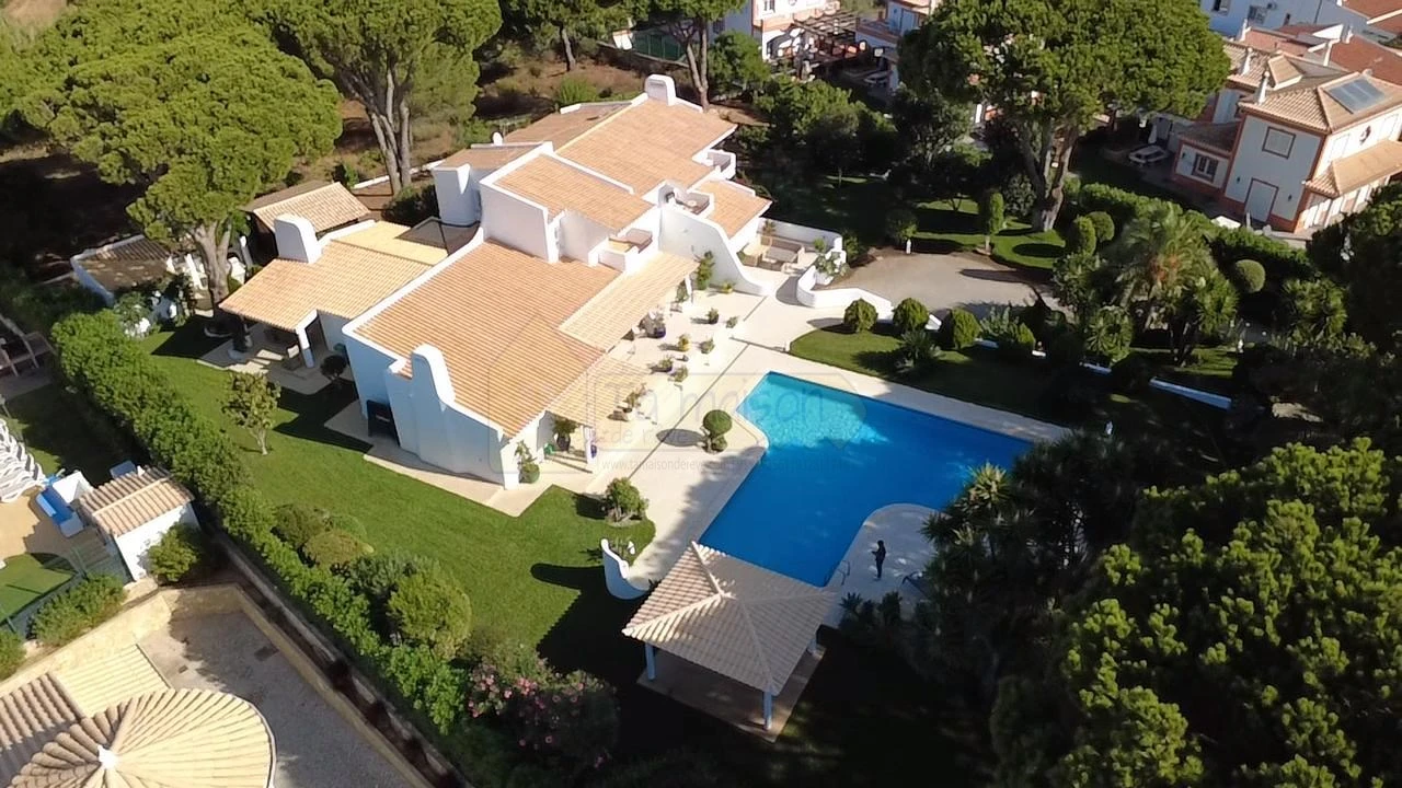 Moradia T5 para Venda em Albufeira e Olhos de Água Foto 1