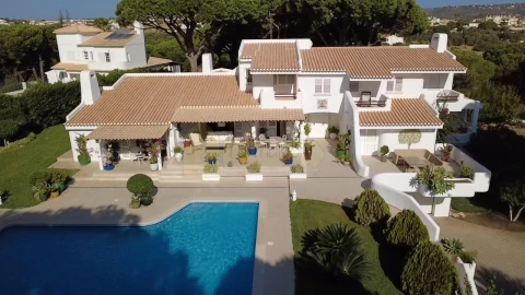Moradia T5 para Venda em Albufeira e Olhos de Água