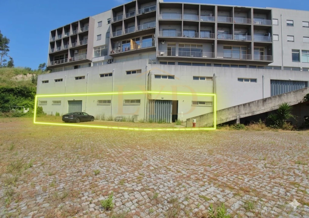 Armazém para Venda em Paredes Foto 11