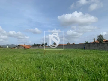 Terreno para Venda em Tamengos, Aguim e Óis do Bairro