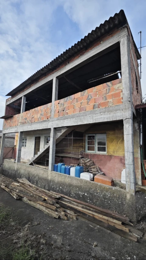 Moradia T3 para Venda em Amoreira da Gândara, Paredes do Bairro e Ancas