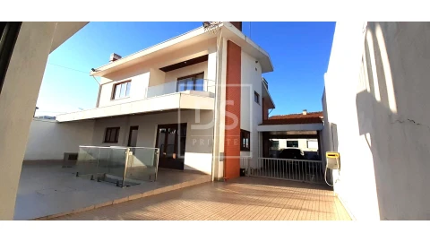 Moradia T4 para Venda em Ermesinde
