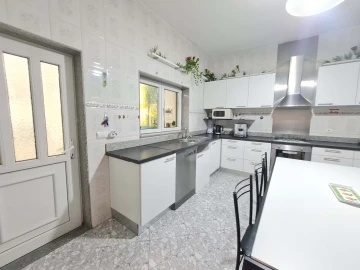 Moradia T6 para Venda em Rio Mau e Arcos