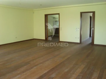 Moradia T4 para Venda em Mafamude e Vilar do Paraíso