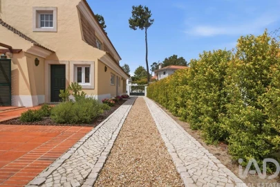 Moradia T5 para Venda em Corroios