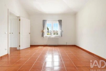 Moradia T5 para Venda em Corroios