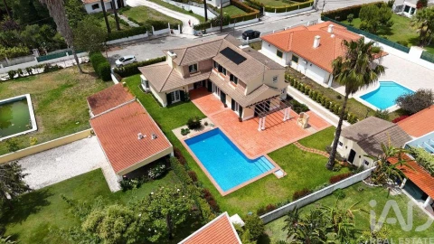 Moradia T5 para Venda em Corroios
