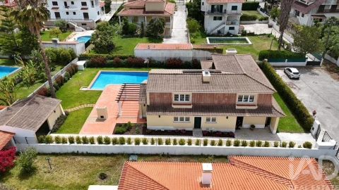 Moradia T5 para Venda em Corroios