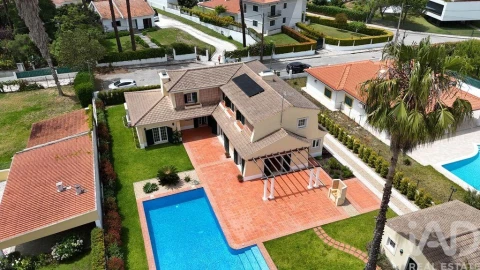 Moradia T5 para Venda em Corroios