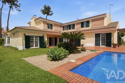 Moradia T5 para Venda em Corroios