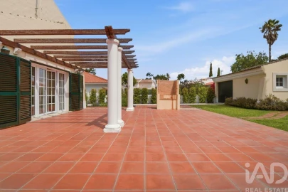 Moradia T5 para Venda em Corroios