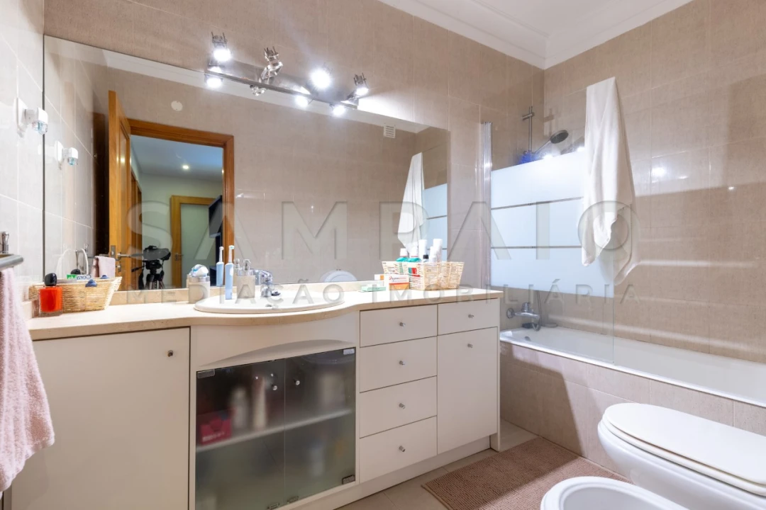 Apartamento T3 para Venda em Fânzeres e São Pedro da Cova Foto 28