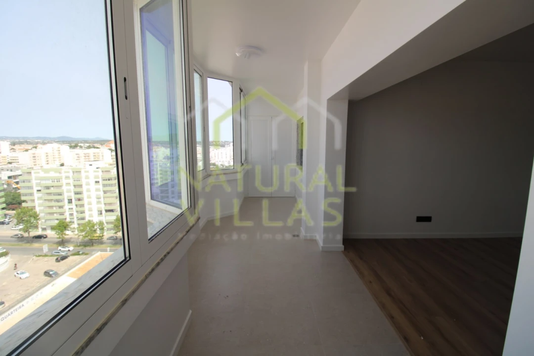 Apartamento T1 para Venda em Quarteira Foto 1
