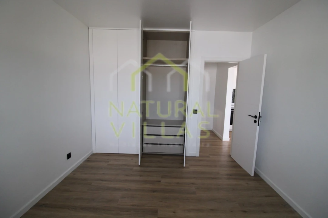 Apartamento T1 para Venda em Quarteira Foto 7