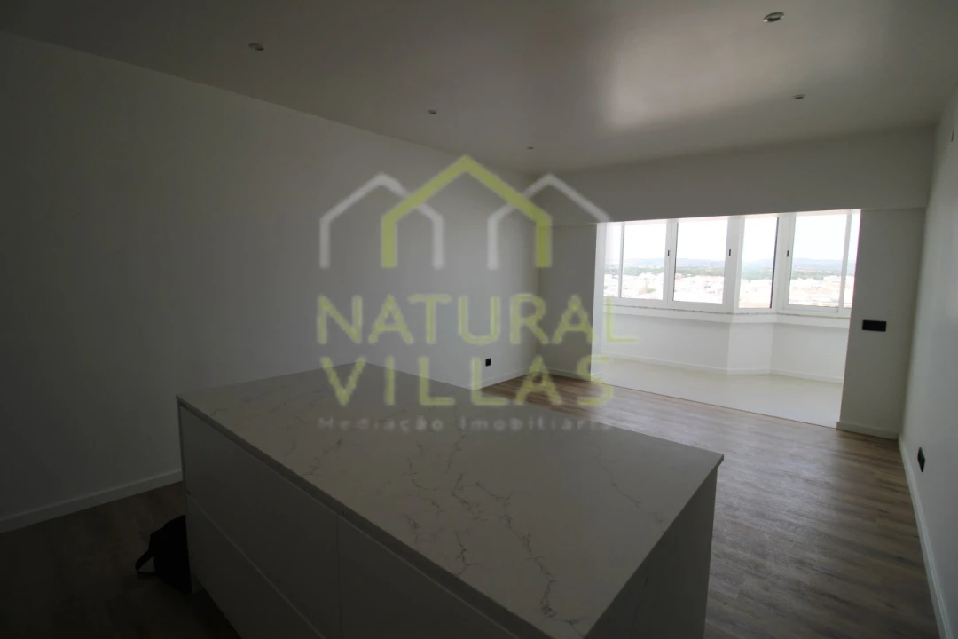 Apartamento T1 para Venda em Quarteira Foto 4