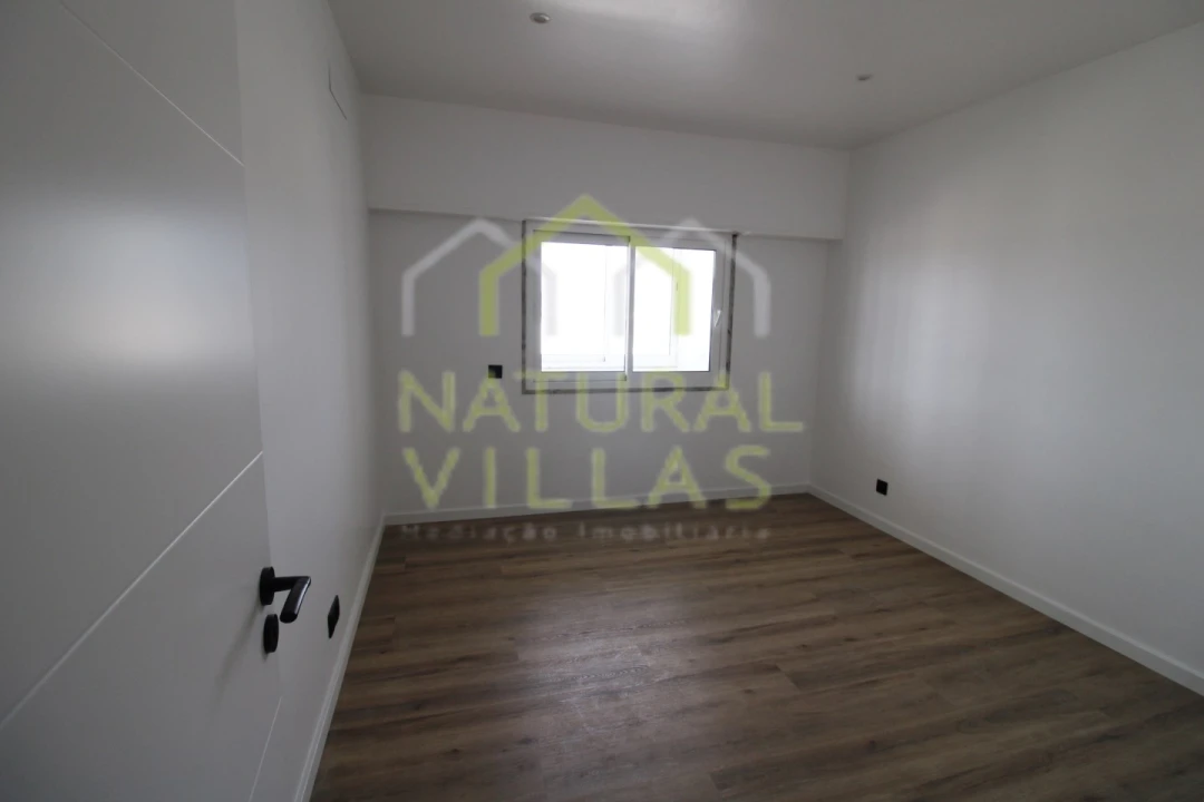 Apartamento T1 para Venda em Quarteira Foto 6
