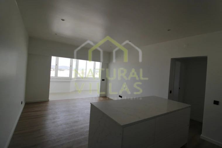 Apartamento T1 para Venda em Quarteira Foto 5