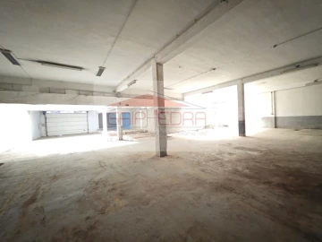 Armazém para Venda em Silvalde