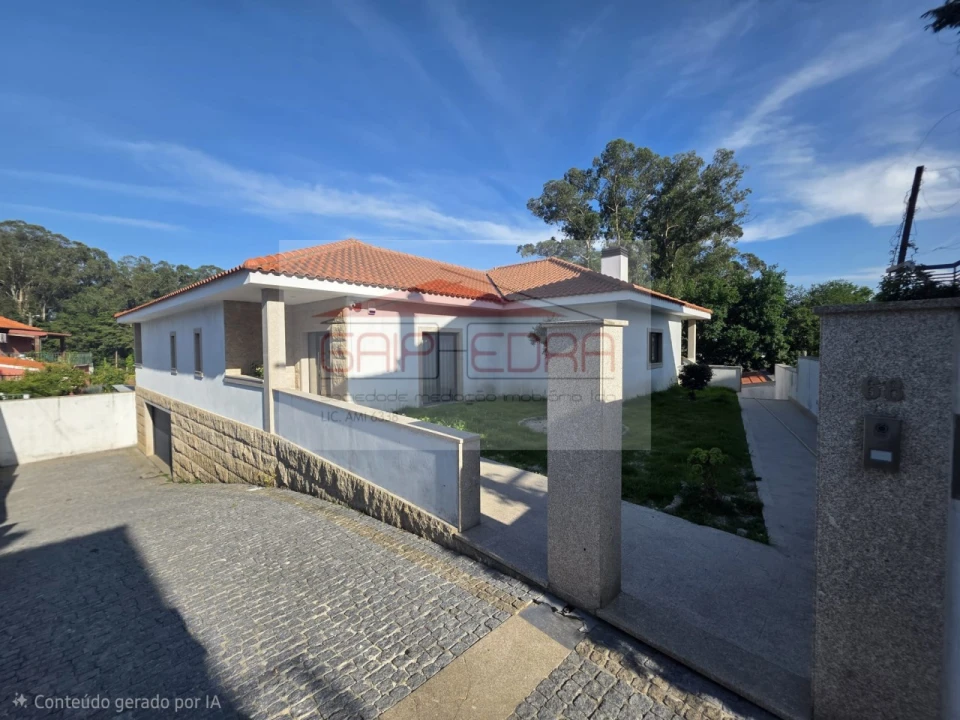 Moradia para Venda em Airães Foto 1