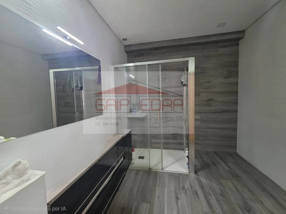 Moradia para Venda em Airães Foto 36