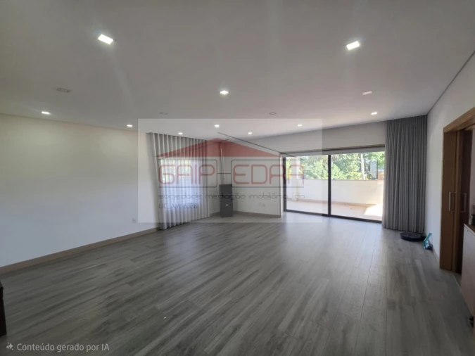 Moradia para Venda em Airães Foto 5