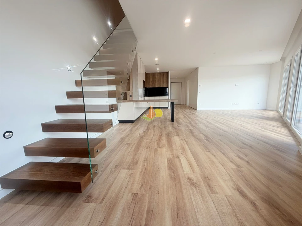 Apartamento T4 para Venda em Tavarede Foto 1