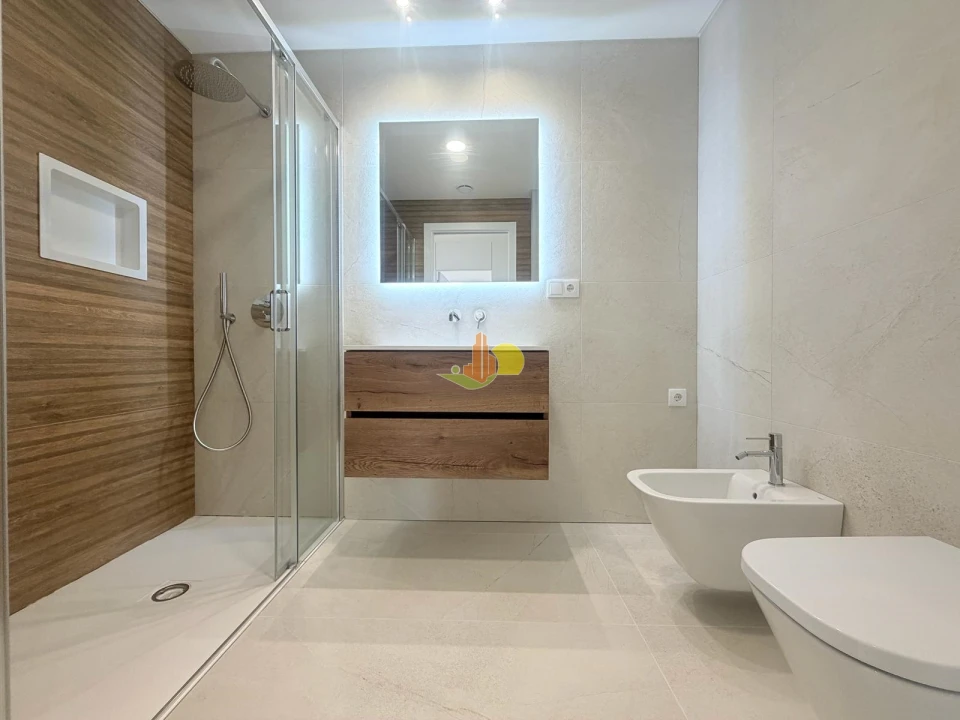 Apartamento T4 para Venda em Tavarede Foto 12
