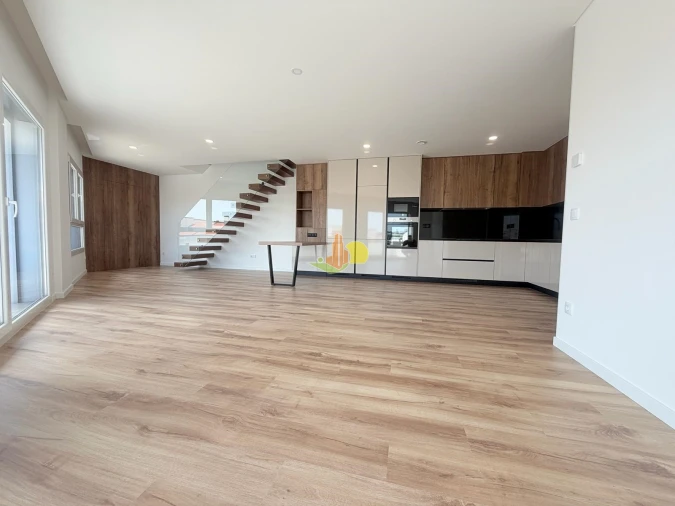 Apartamento T4 para Venda em Tavarede Foto 5