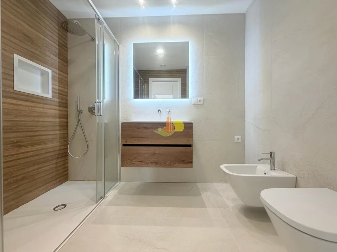 Apartamento T4 para Venda em Tavarede Foto 12