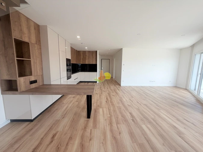 Apartamento T4 para Venda em Tavarede Foto 2