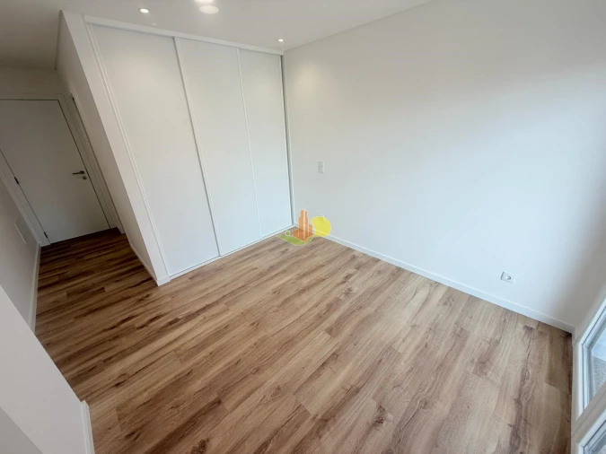 Apartamento T4 para Venda em Tavarede Foto 21