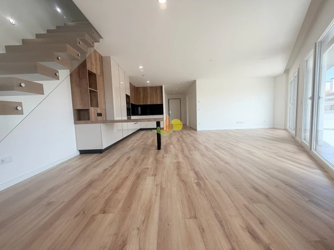 Apartamento T4 para Venda em Tavarede Foto 6