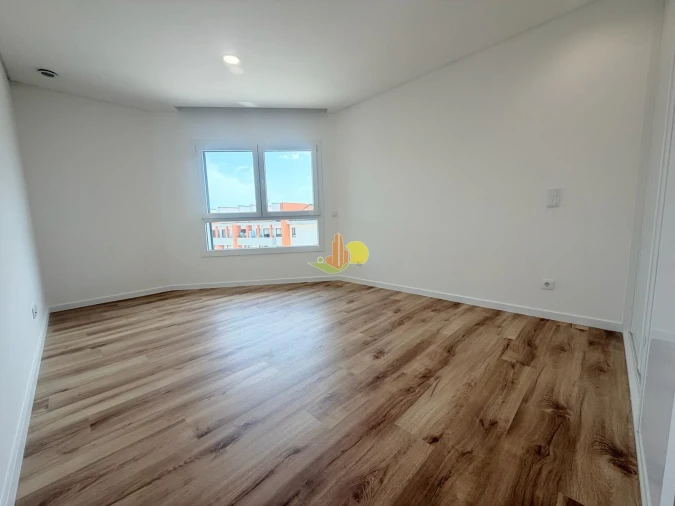 Apartamento T4 para Venda em Tavarede Foto 16