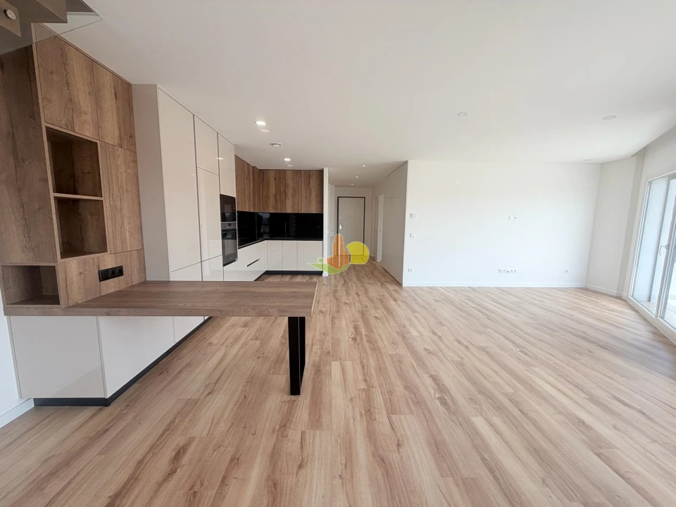 Apartamento T4 para Venda em Tavarede Foto 2