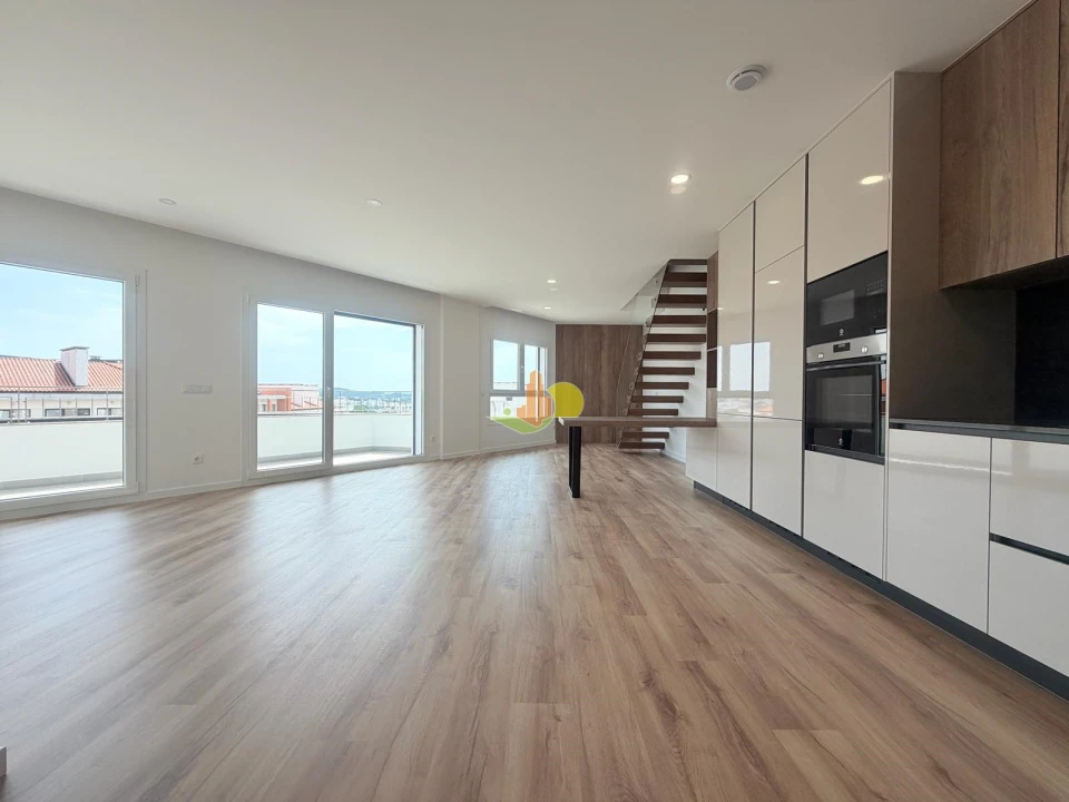 Apartamento T4 para Venda em Tavarede Foto 4