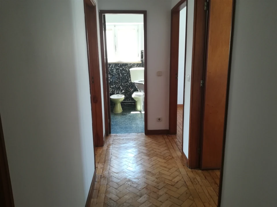 Apartamento T4 para Venda em Santo Antonio dos Olivais Foto 29