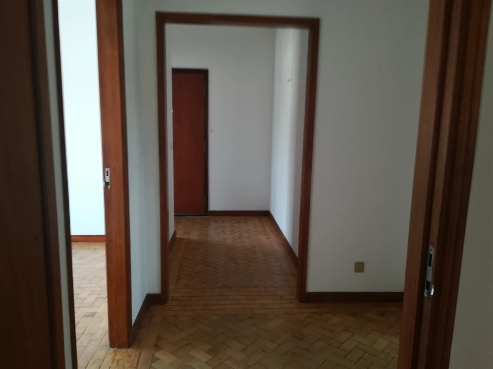 Apartamento T4 para Venda em Santo Antonio dos Olivais Foto 11