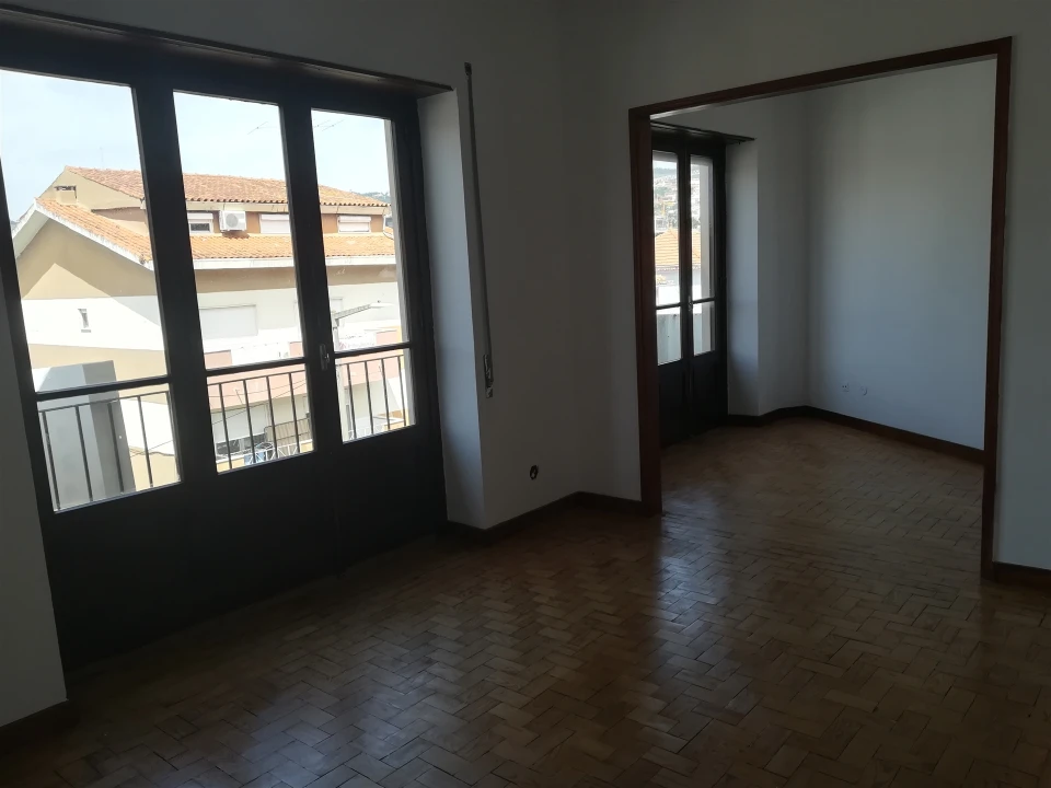 Apartamento T4 para Venda em Santo Antonio dos Olivais Foto 6