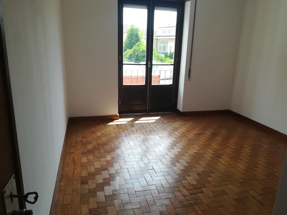 Apartamento T4 para Venda em Santo Antonio dos Olivais Foto 25