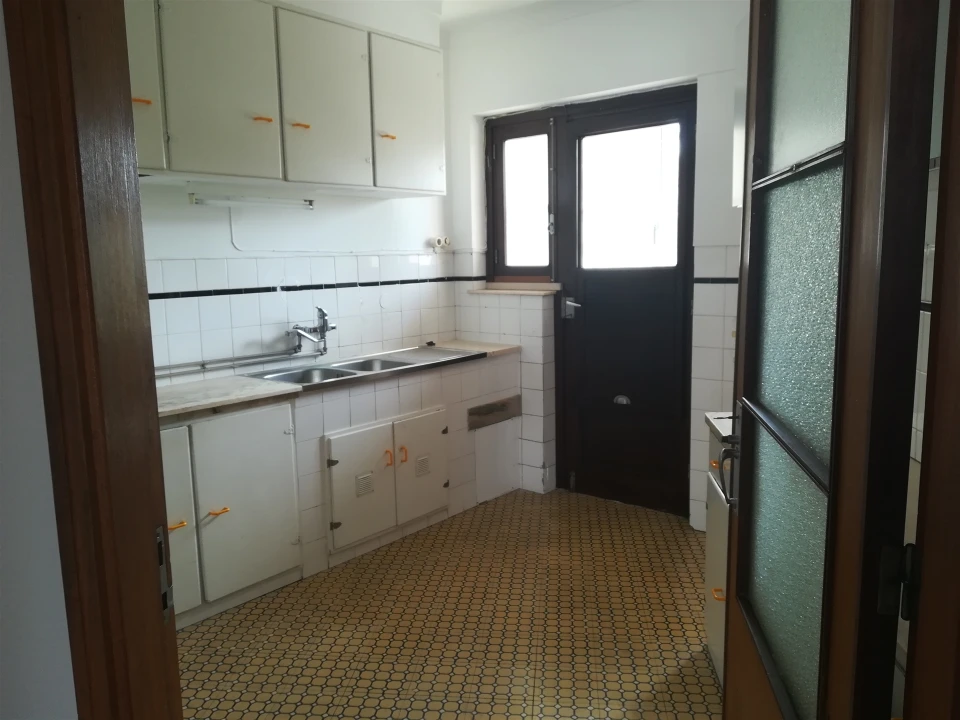 Apartamento T4 para Venda em Santo Antonio dos Olivais Foto 13