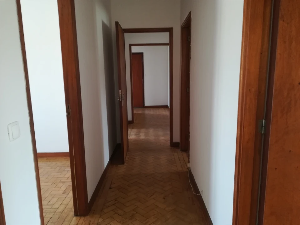 Apartamento T4 para Venda em Santo Antonio dos Olivais Foto 37